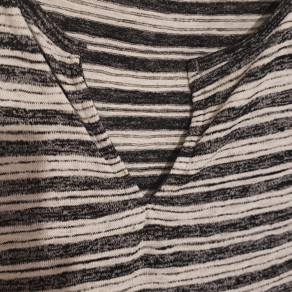 Split neck top - Picture 2 of 3